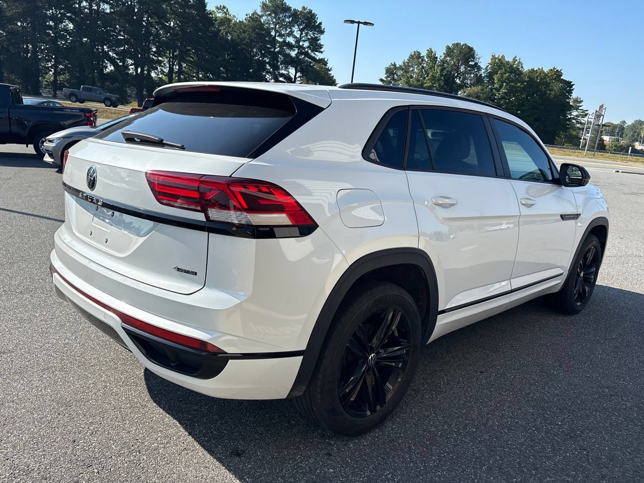 Used 2023 Volkswagen Atlas Cross Sport SEL R-Line AWD/4WD image 10