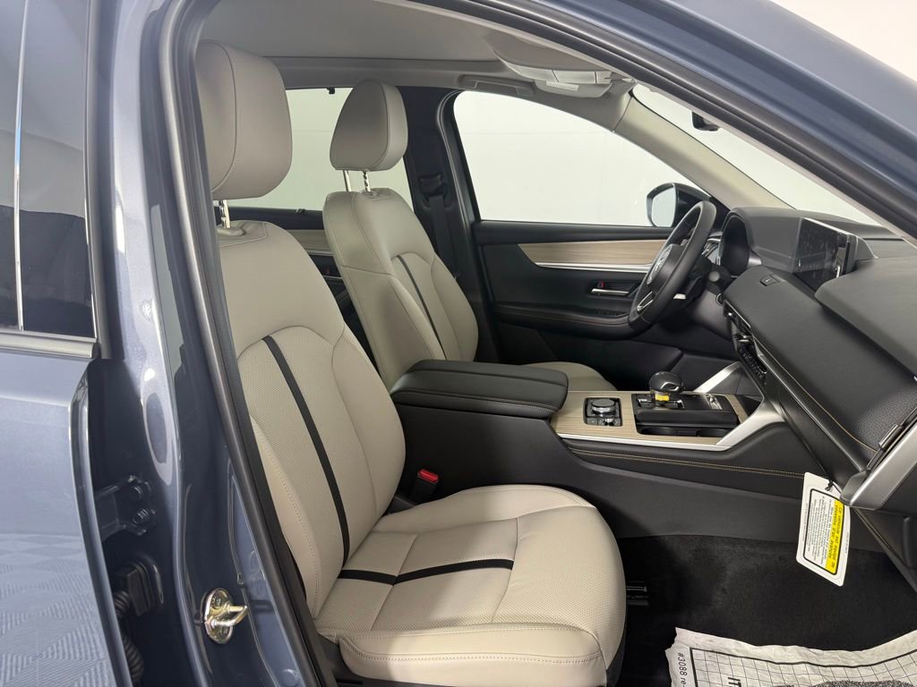New 2025 MAZDA CX-70 Plug-In Hybrid w/ Premium Pkg image 26