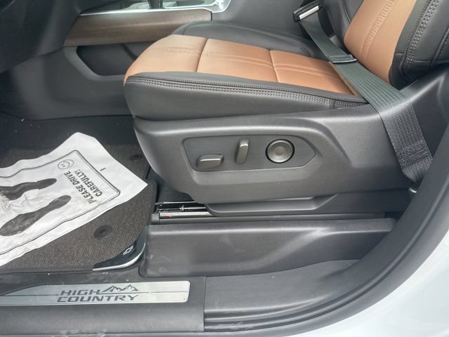 New 2026 Chevrolet Silverado 1500 High Country w/ Z71 Off-Road Package AWD/4WD image 17