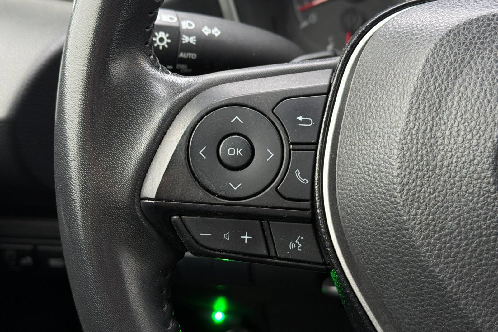 Used 2021 Toyota Corolla SE w/ Carpet Mat Package (TMS) FWD image 26