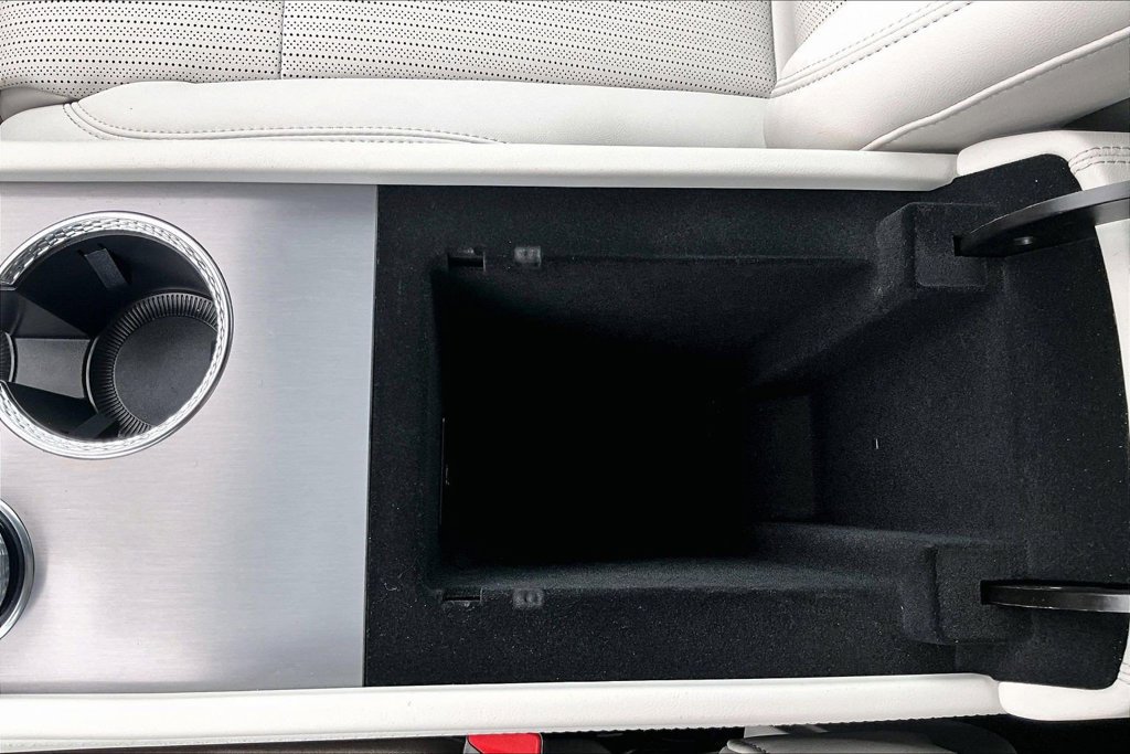 Used 2027 Cadillac Vistiq Luxury w/ LPO, Floor Liner Package AWD/4WD image 16