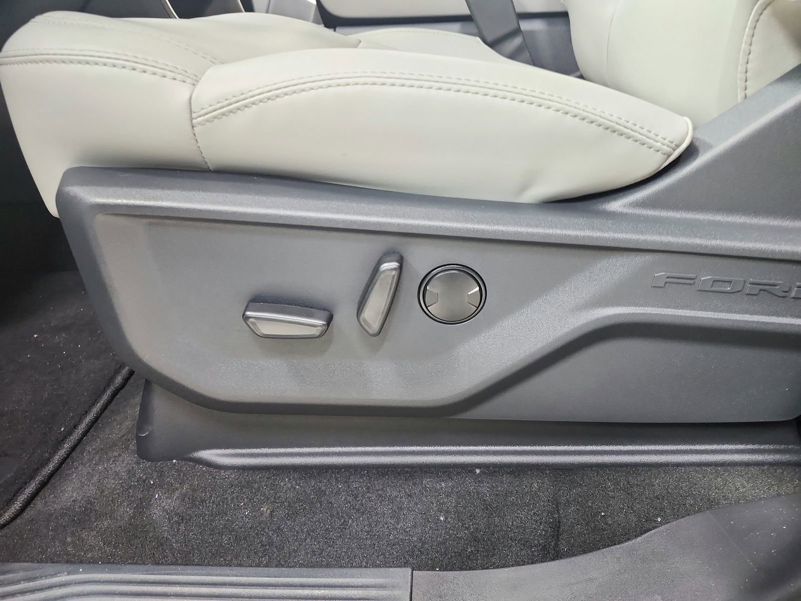 New 2026 Ford Expedition Active image 20