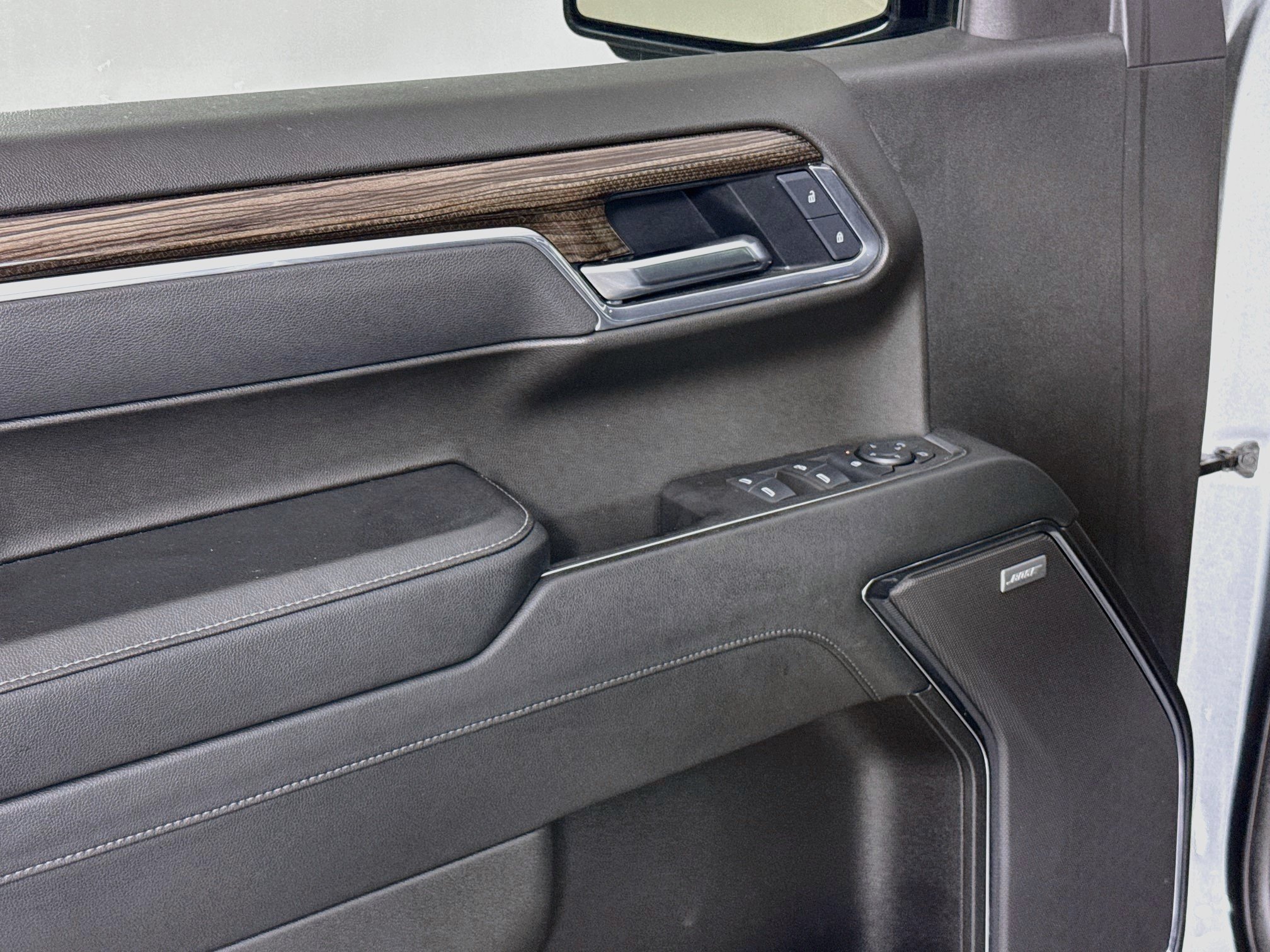 Used 2025 Chevrolet Silverado 1500 LT Trail Boss w/ Convenience Package II AWD/4WD image 19