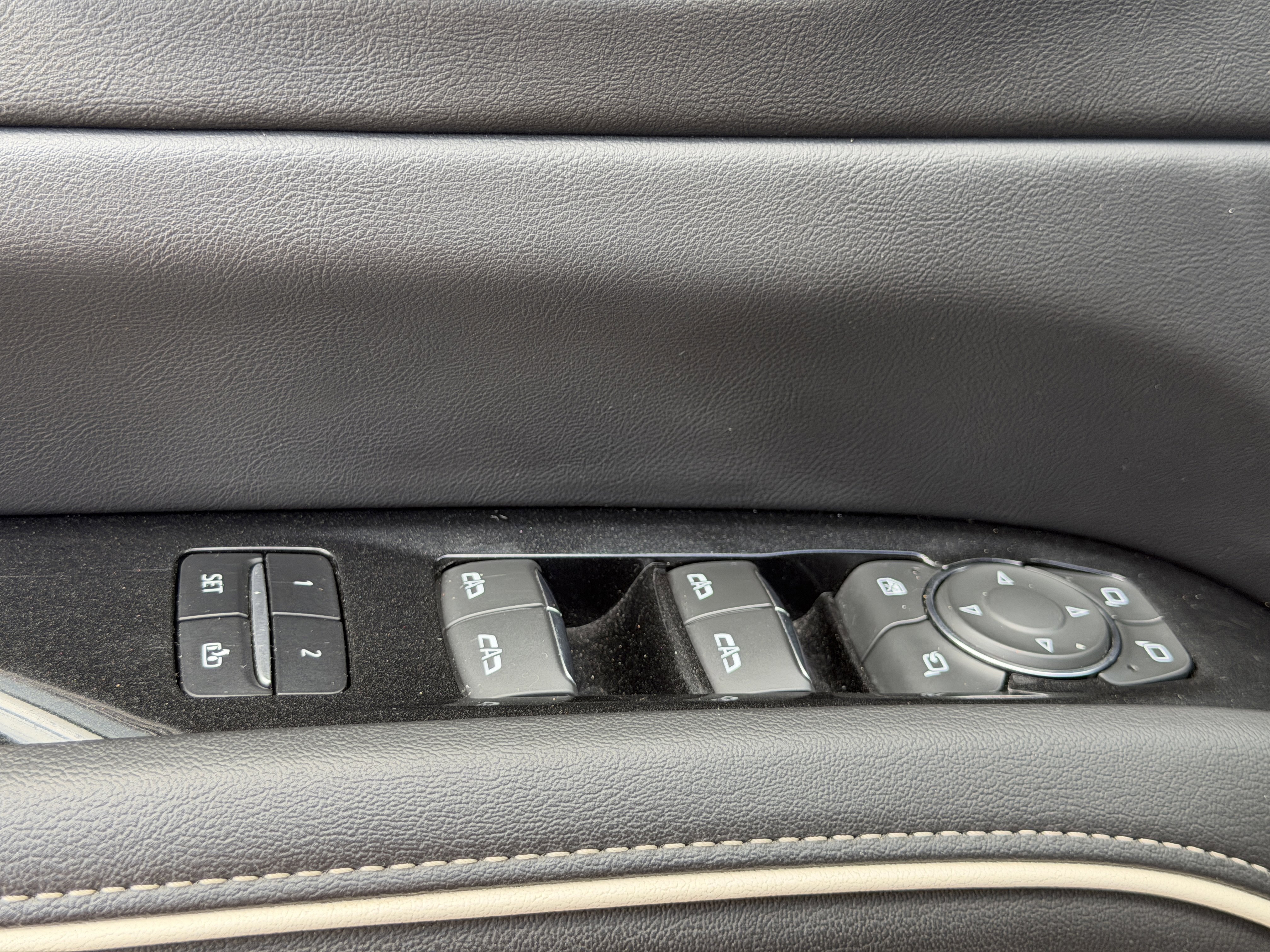 Used 2022 Cadillac Escalade Premium Luxury RWD image 19