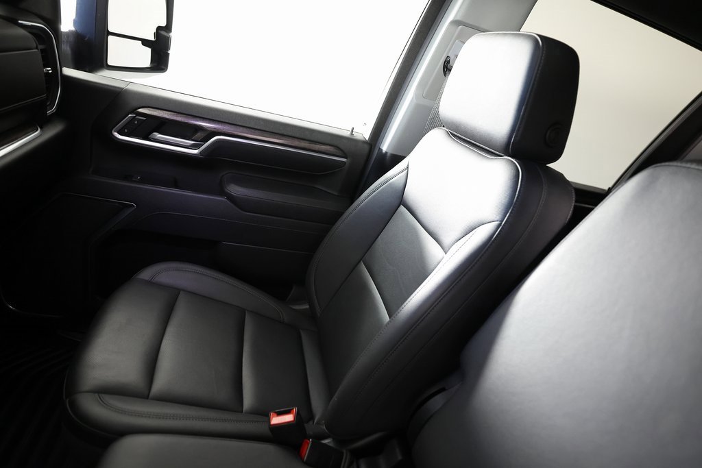 Used 2025 Chevrolet Silverado 3500 LTZ image 33
