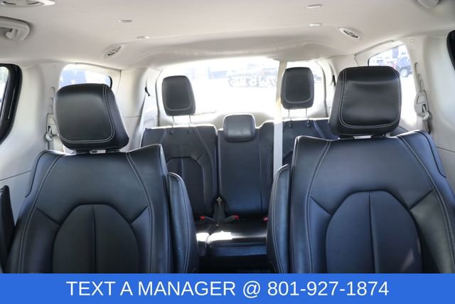 Used 2024 Chrysler Pacifica Select image 16