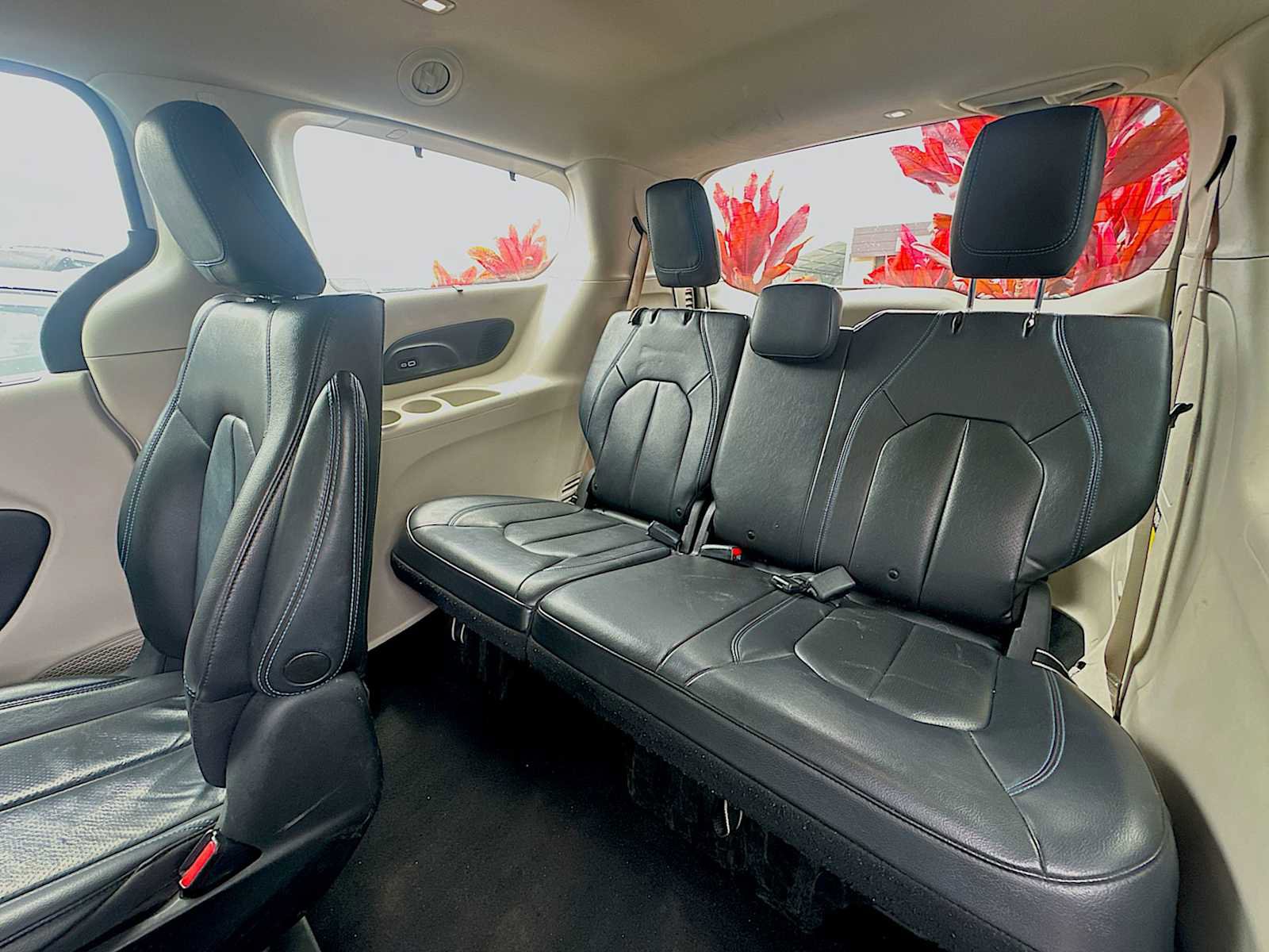 Used 2021 Chrysler Pacifica Touring-L FWD image 19