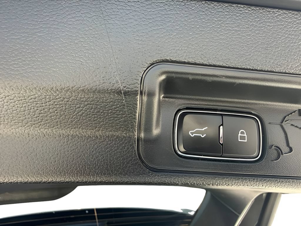 Used 2022 Ford Explorer XLT w/ Equipment Group 202A AWD/4WD image 31