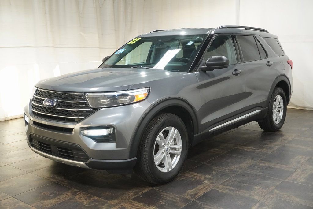 Used 2022 Ford Explorer XLT w/ Equipment Group 202A image 2