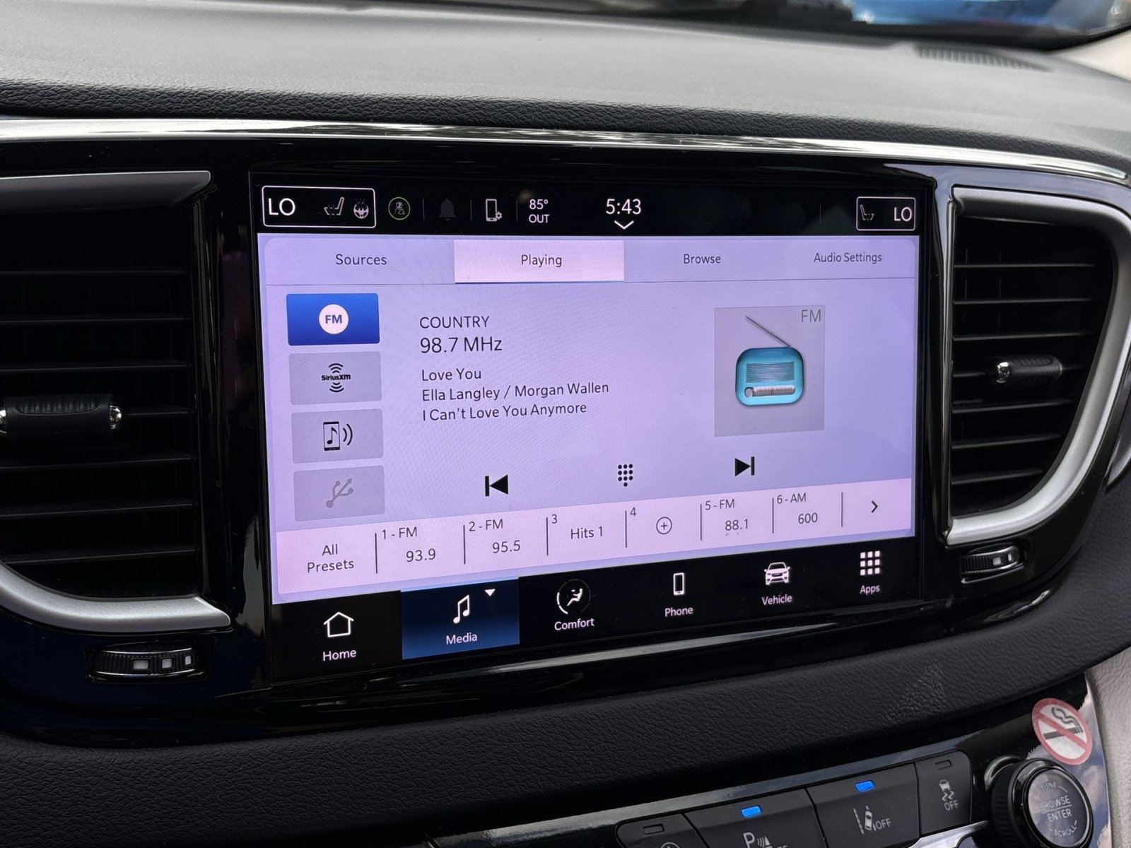 Used 2024 Chrysler Pacifica Touring-L FWD image 17
