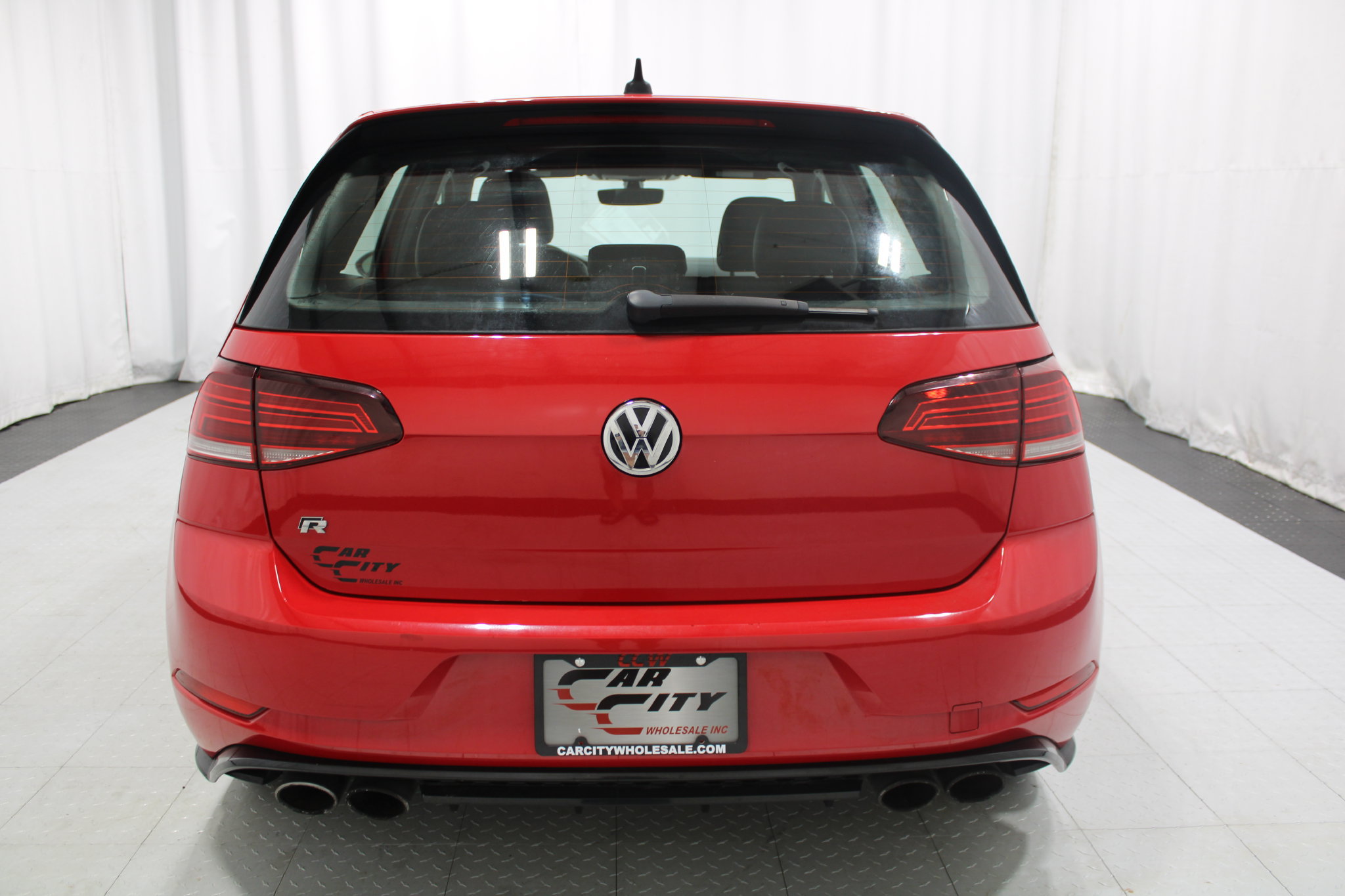 Used 2018 Volkswagen Golf R 4-Door AWD/4WD image 7