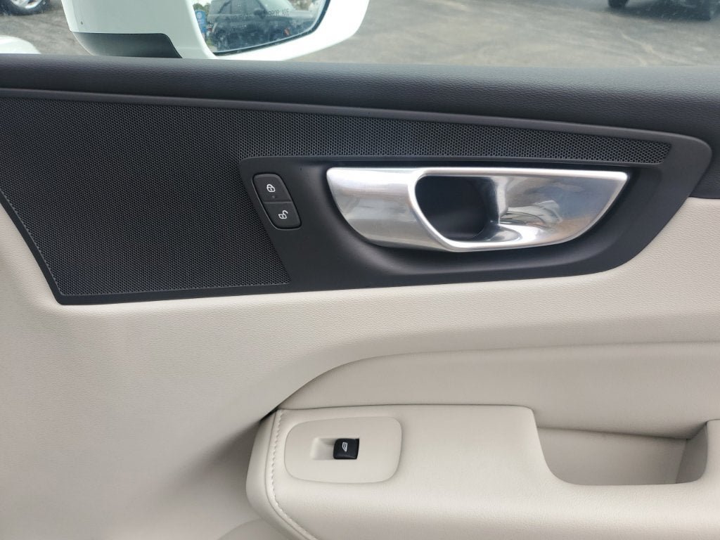 Used 2023 Volvo XC60 B5 Plus FWD image 42
