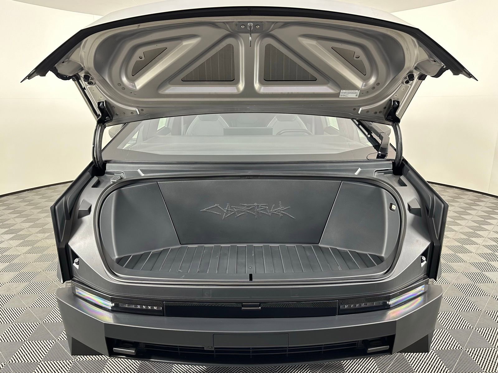 Used 2025 Tesla Cybertruck AWD Crew Cab image 27