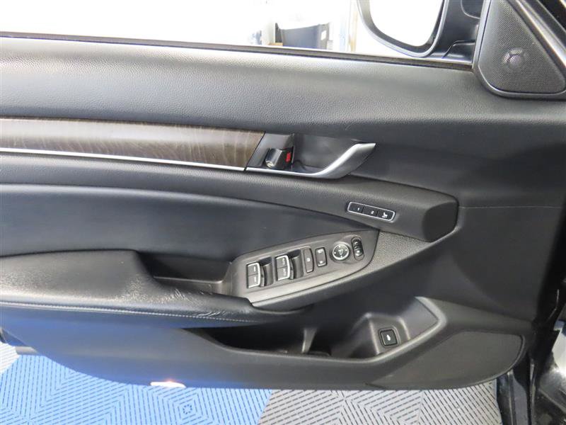 Used 2018 Honda Accord Touring image 31