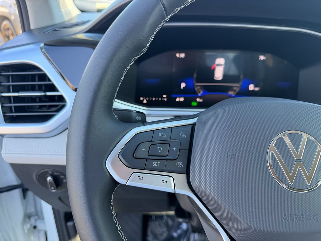New 2026 Volkswagen Taos SE FWD image 16