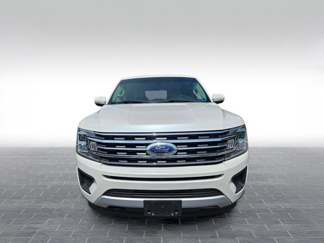 Used 2018 Ford Expedition XLT w/ Equipment Group 201A AWD/4WD image 2