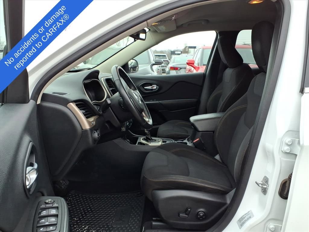 Used 2016 Jeep Cherokee Latitude w/ Cold Weather Group image 17