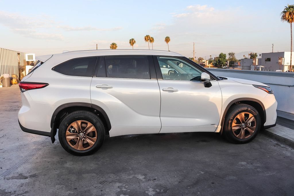 Used 2022 Toyota Highlander Bronze Edition AWD/4WD image 13