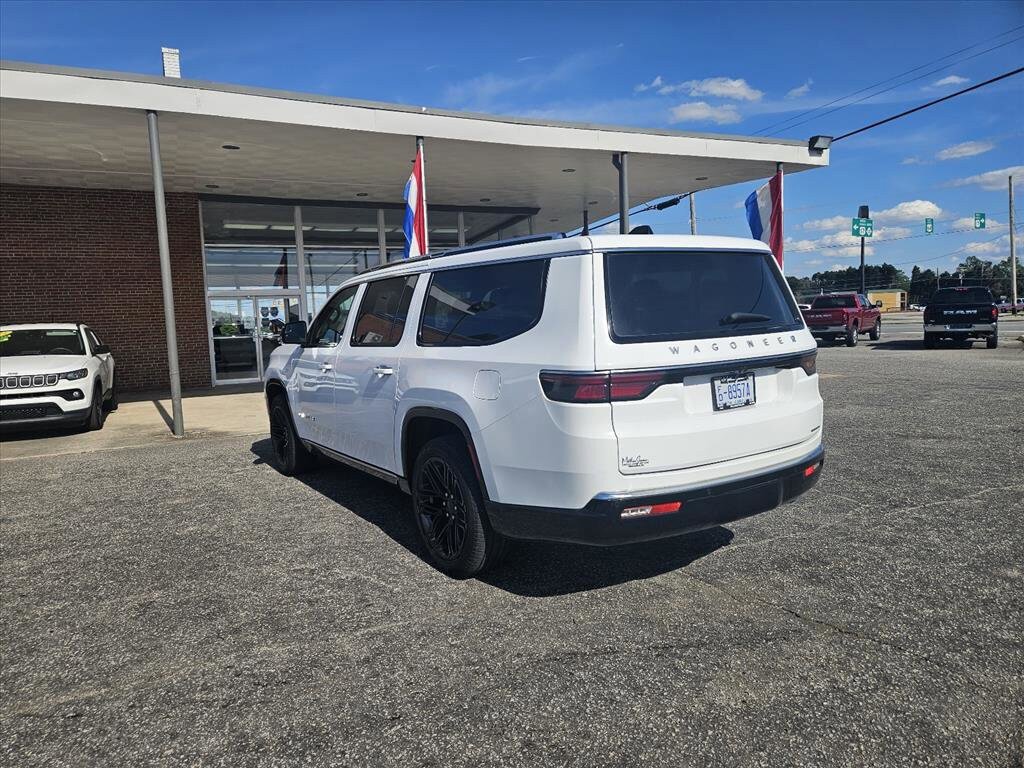 Used 2024 Jeep Wagoneer L Series III w/ Premium Group I AWD/4WD image 5