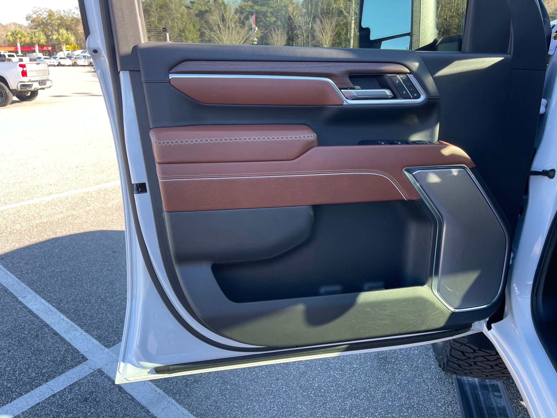 Used 2025 GMC Sierra 2500 Denali Ultimate image 11