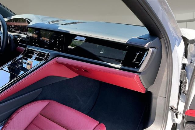 Used 2025 Porsche Panamera RWD image 24