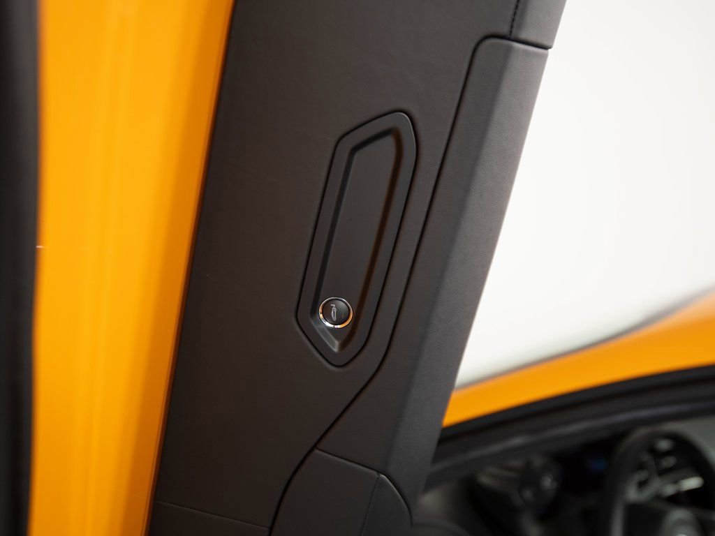 Used 2023 McLaren Artura image 11