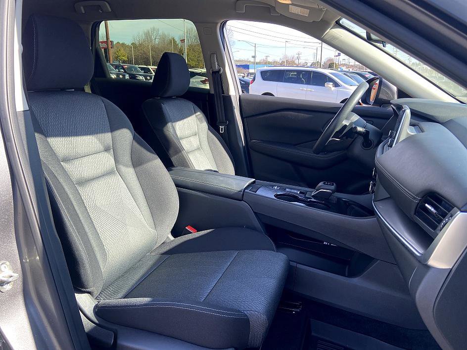 Certified 2024 Nissan Rogue SV image 17