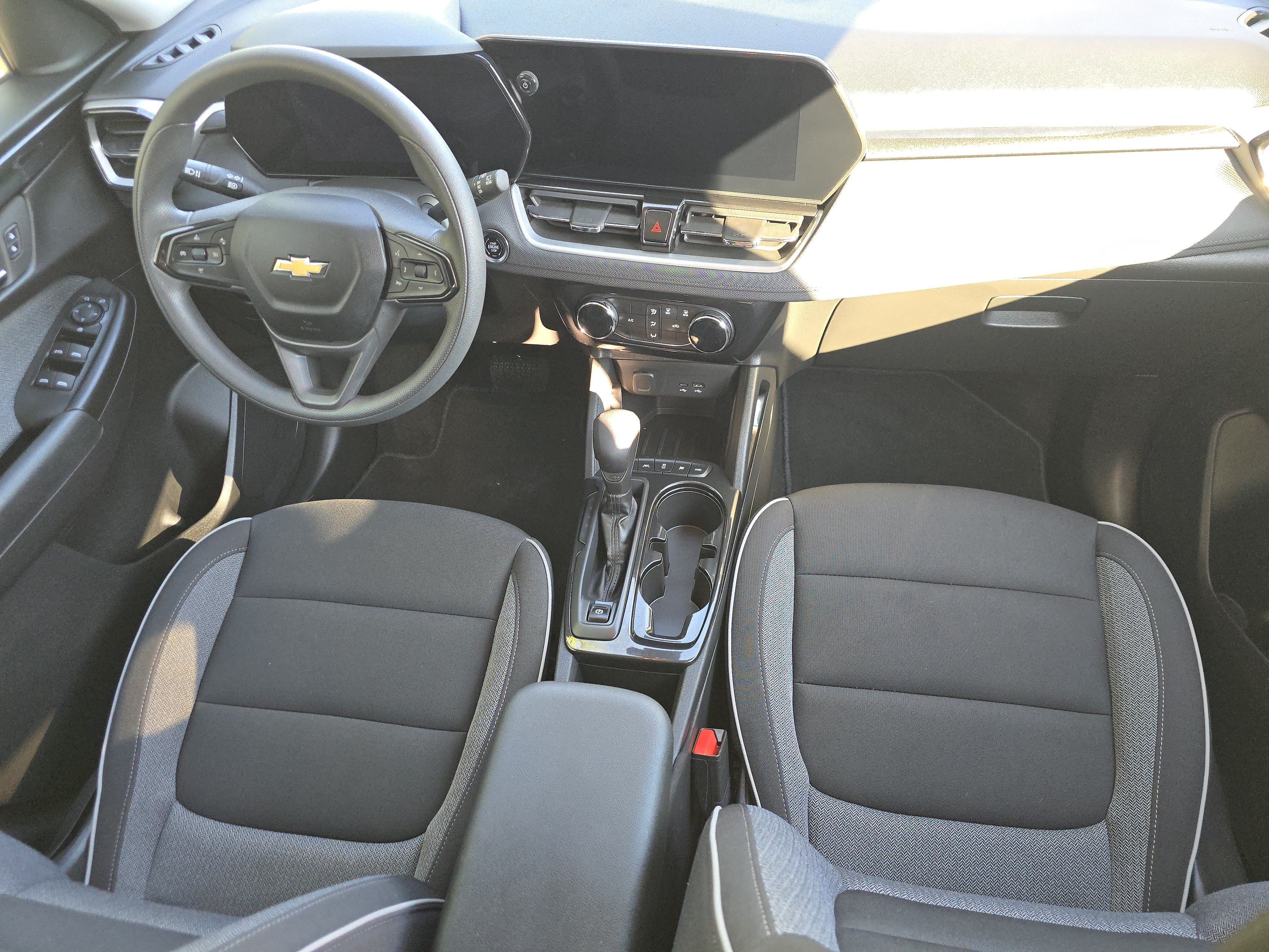 Used 2025 Chevrolet TrailBlazer LT AWD/4WD image 19