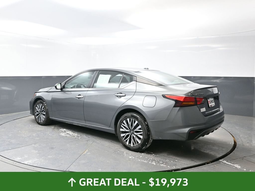 Used 2024 Nissan Altima 2.5 SV image 13