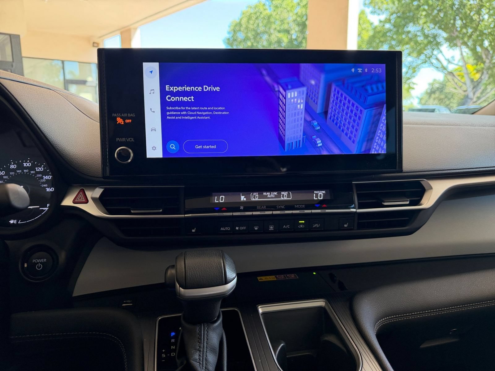 Used 2025 Toyota Sienna XLE FWD image 16