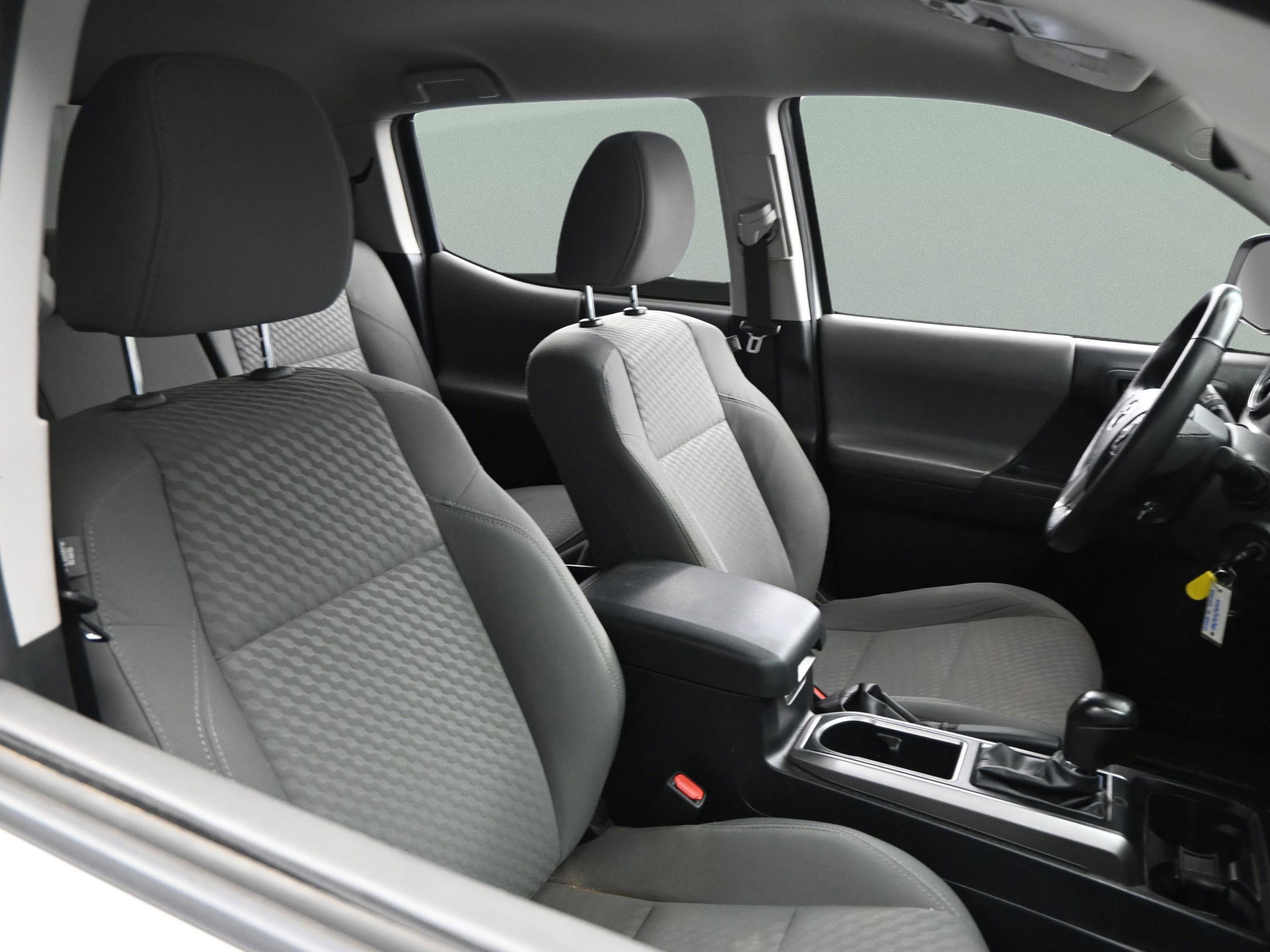 Used 2020 Toyota Tacoma SR5 AWD/4WD image 36