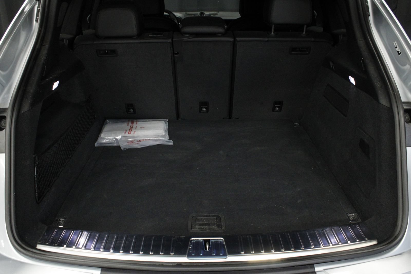 Certified 2025 Porsche Cayenne AWD/4WD image 17