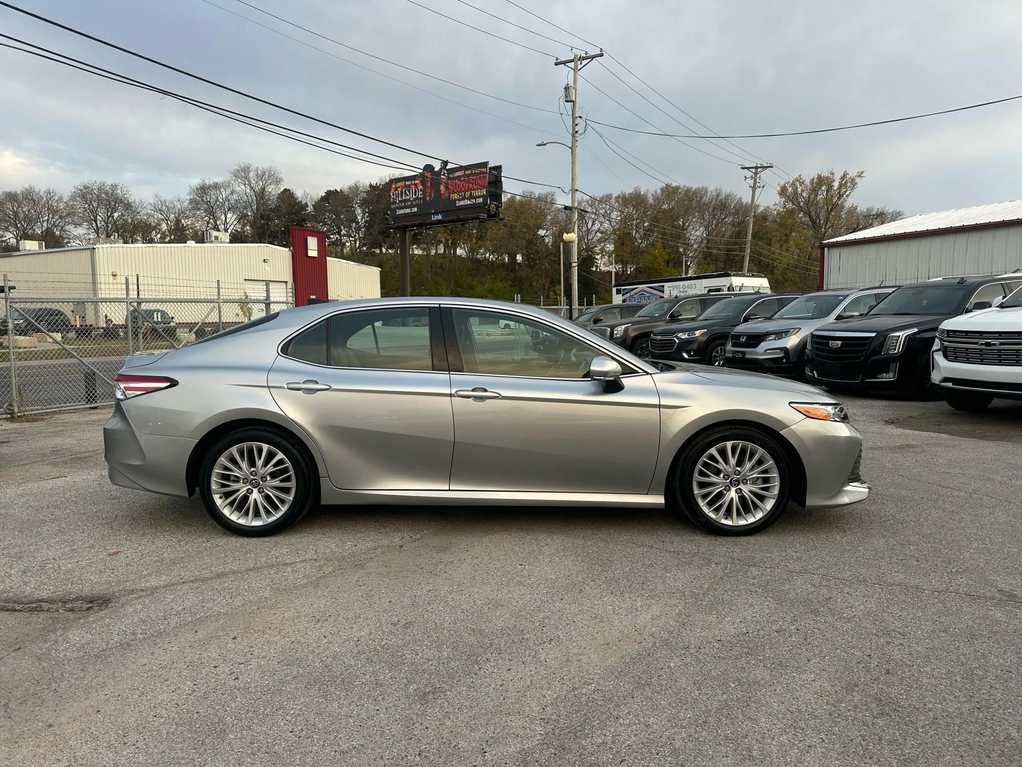 Used 2019 Toyota Camry XLE image 6