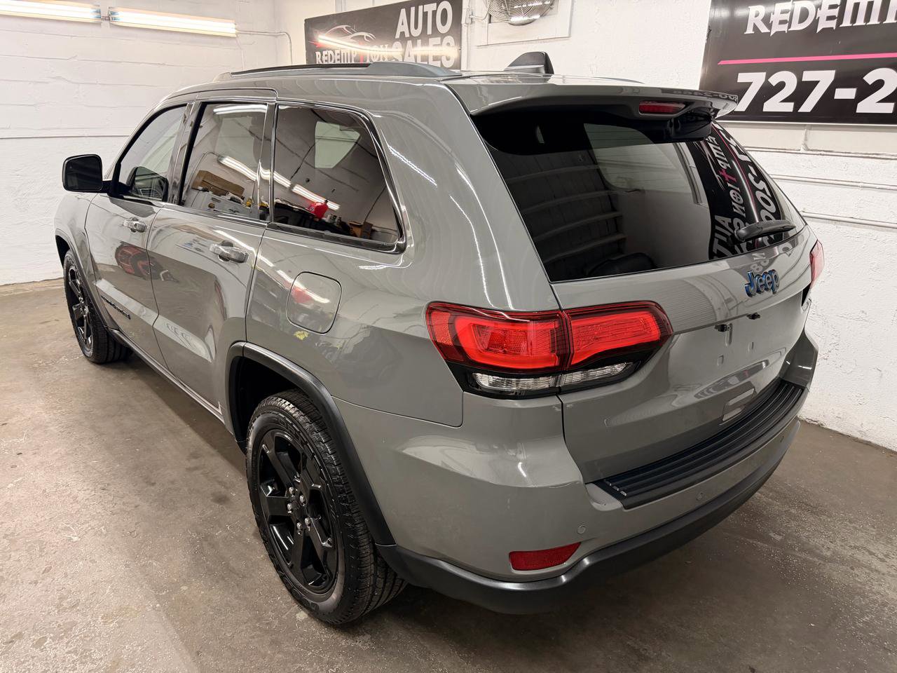 Used 2019 Jeep Grand Cherokee Laredo RWD image 3