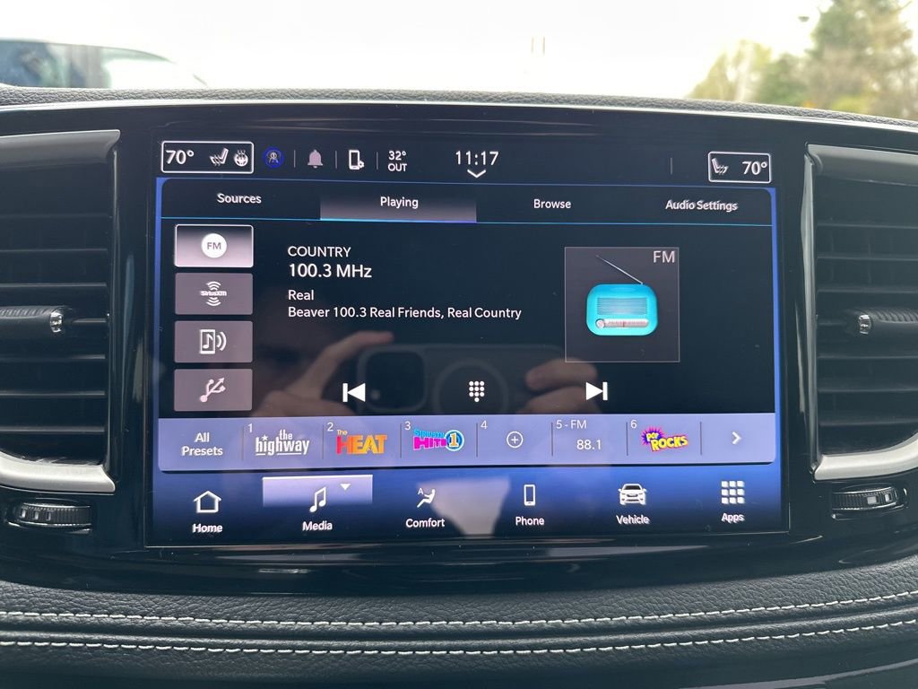 Used 2024 Chrysler Pacifica Touring-L image 24