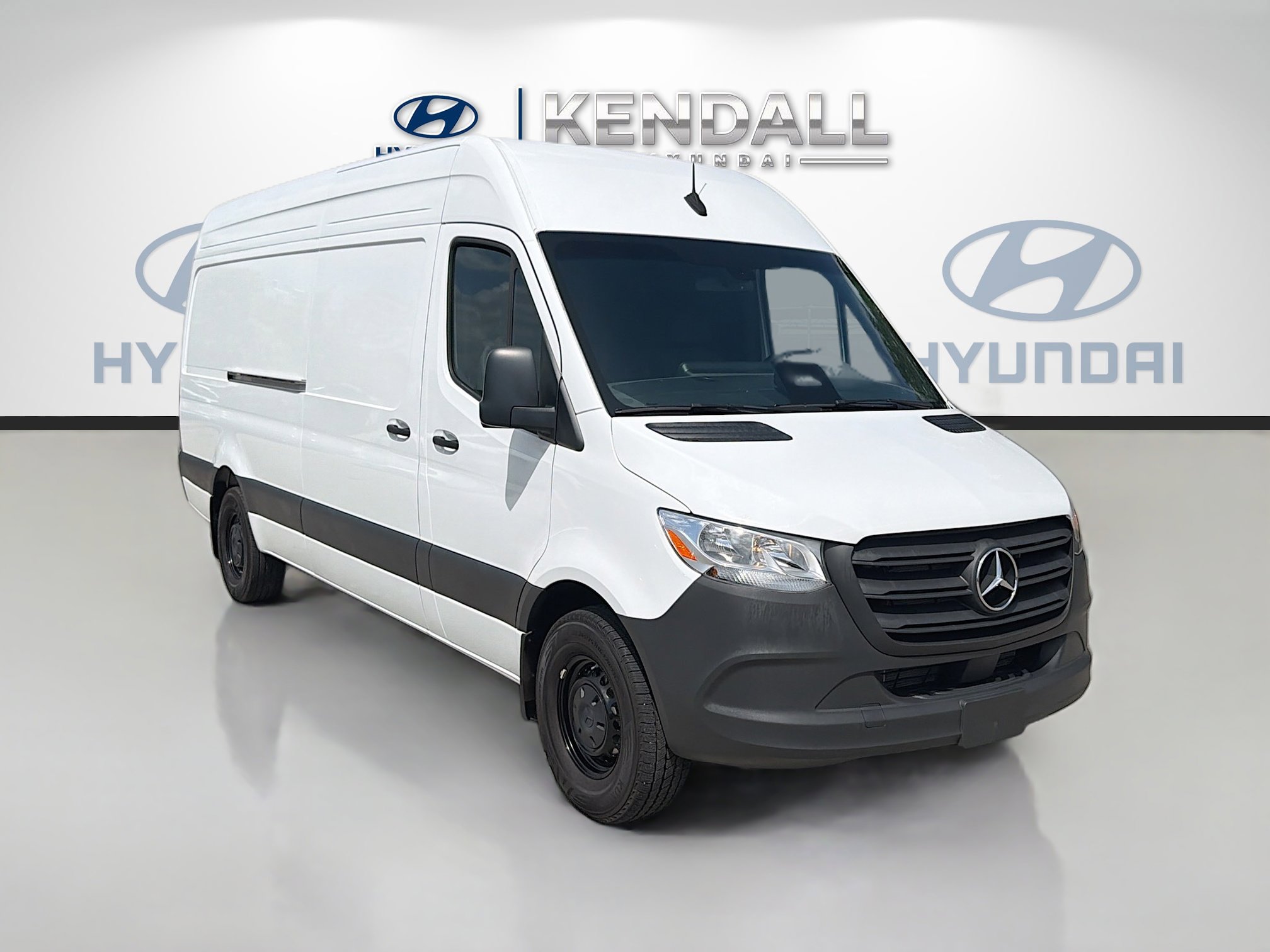 Used 2025 Mercedes-Benz Sprinter 2500 image 1