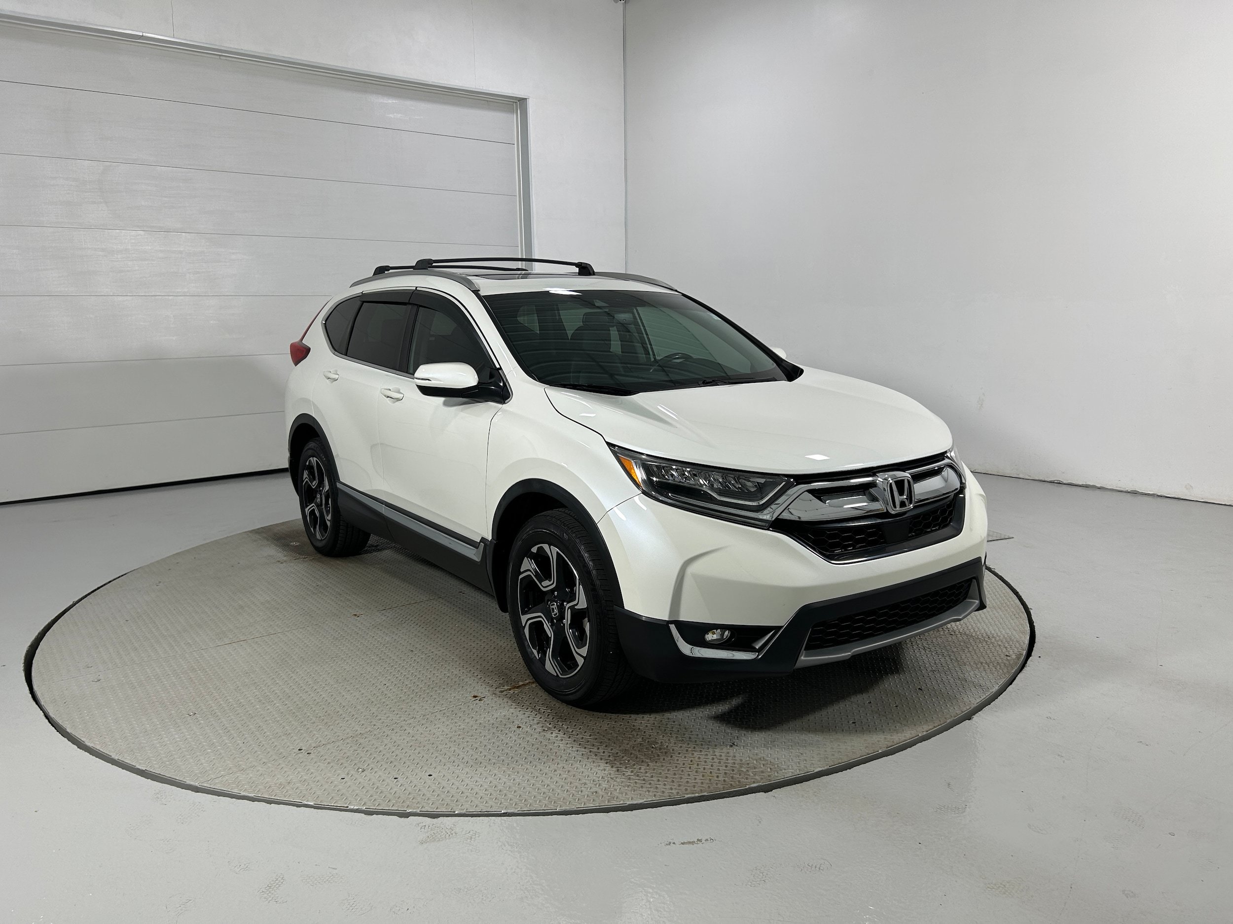 Used 2018 Honda CR-V Touring image 2