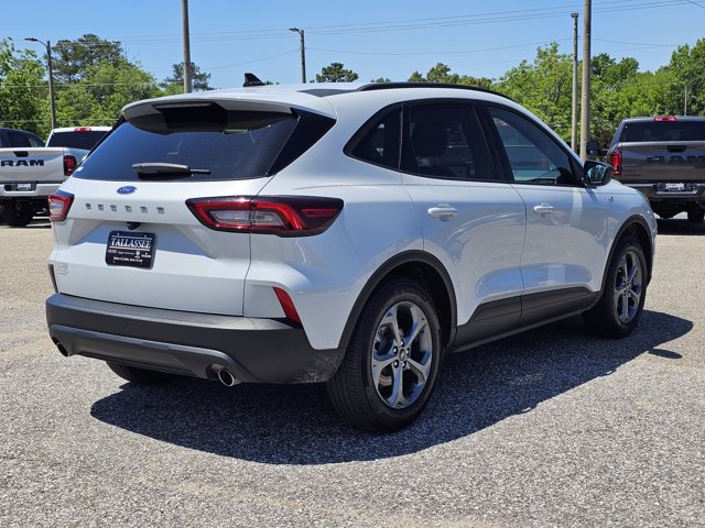 Used 2025 Ford Escape ST-Line FWD image 9