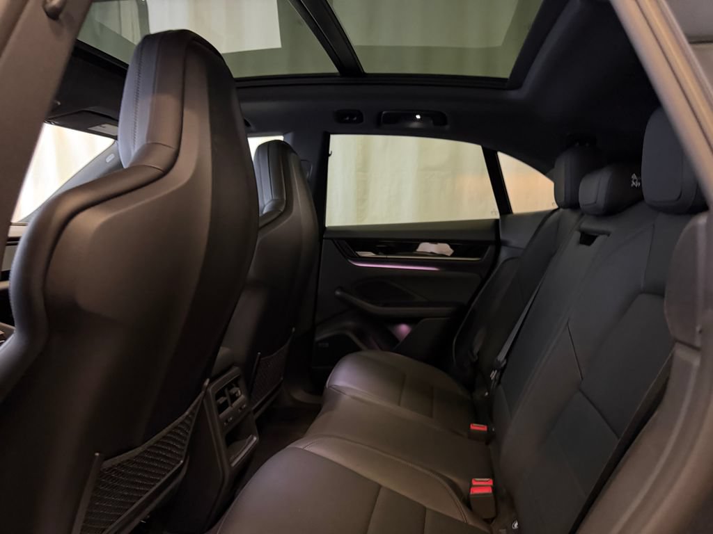 Certified 2025 Porsche Macan 4S Electric AWD/4WD image 22