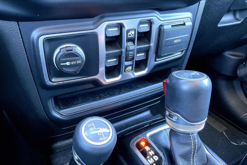 Used 2019 Jeep Wrangler Unlimited Sahara image 23