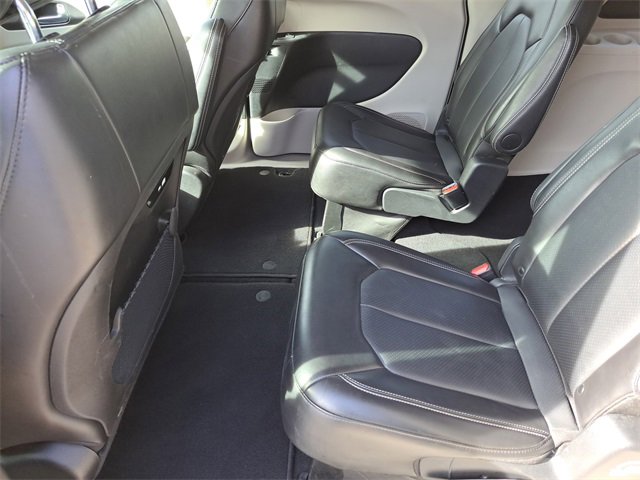Used 2024 Chrysler Pacifica Touring-L image 22