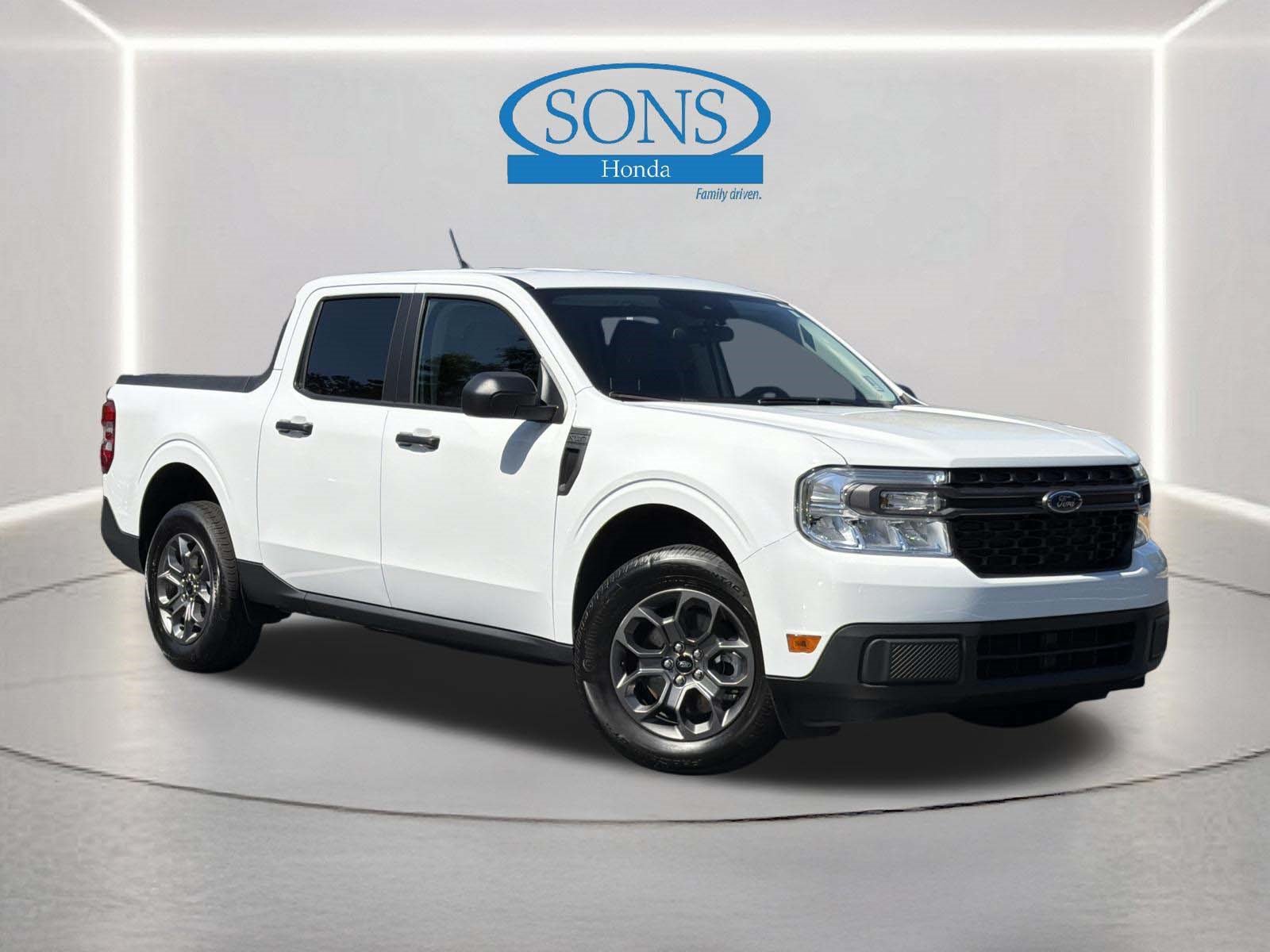 Used 2024 Ford Maverick XLT FWD image 2