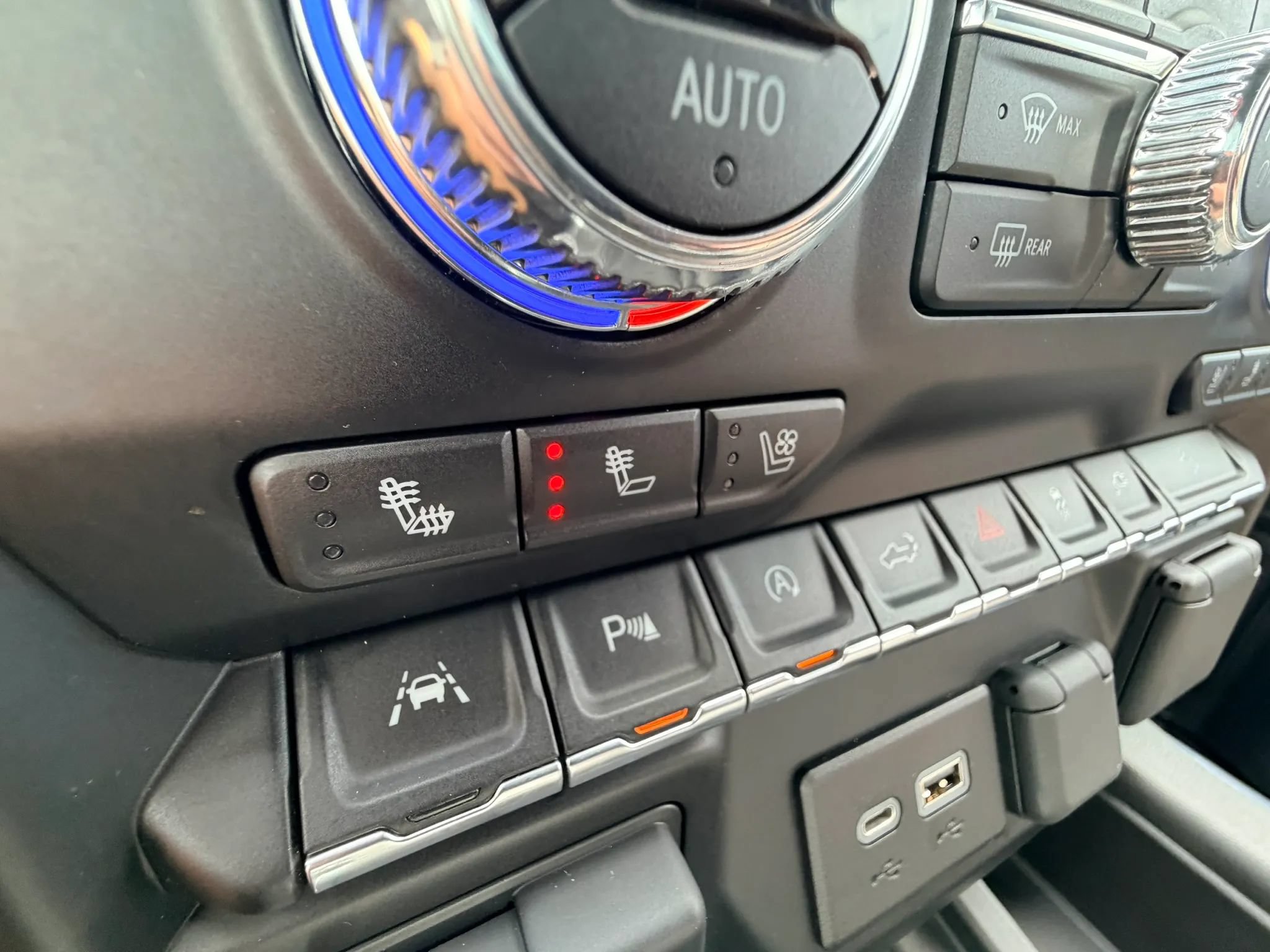 Used 2020 GMC Sierra 1500 AT4 w/ AT4 Premium Package AWD/4WD image 20
