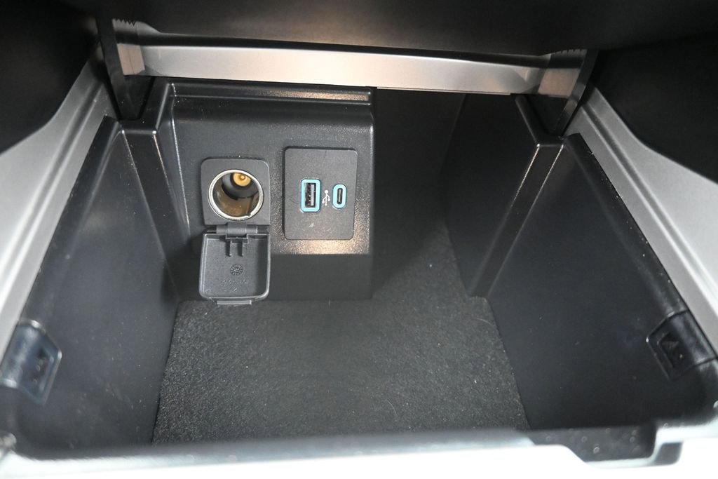 Used 2022 Ford Explorer XLT w/ Equipment Group 202A RWD image 31