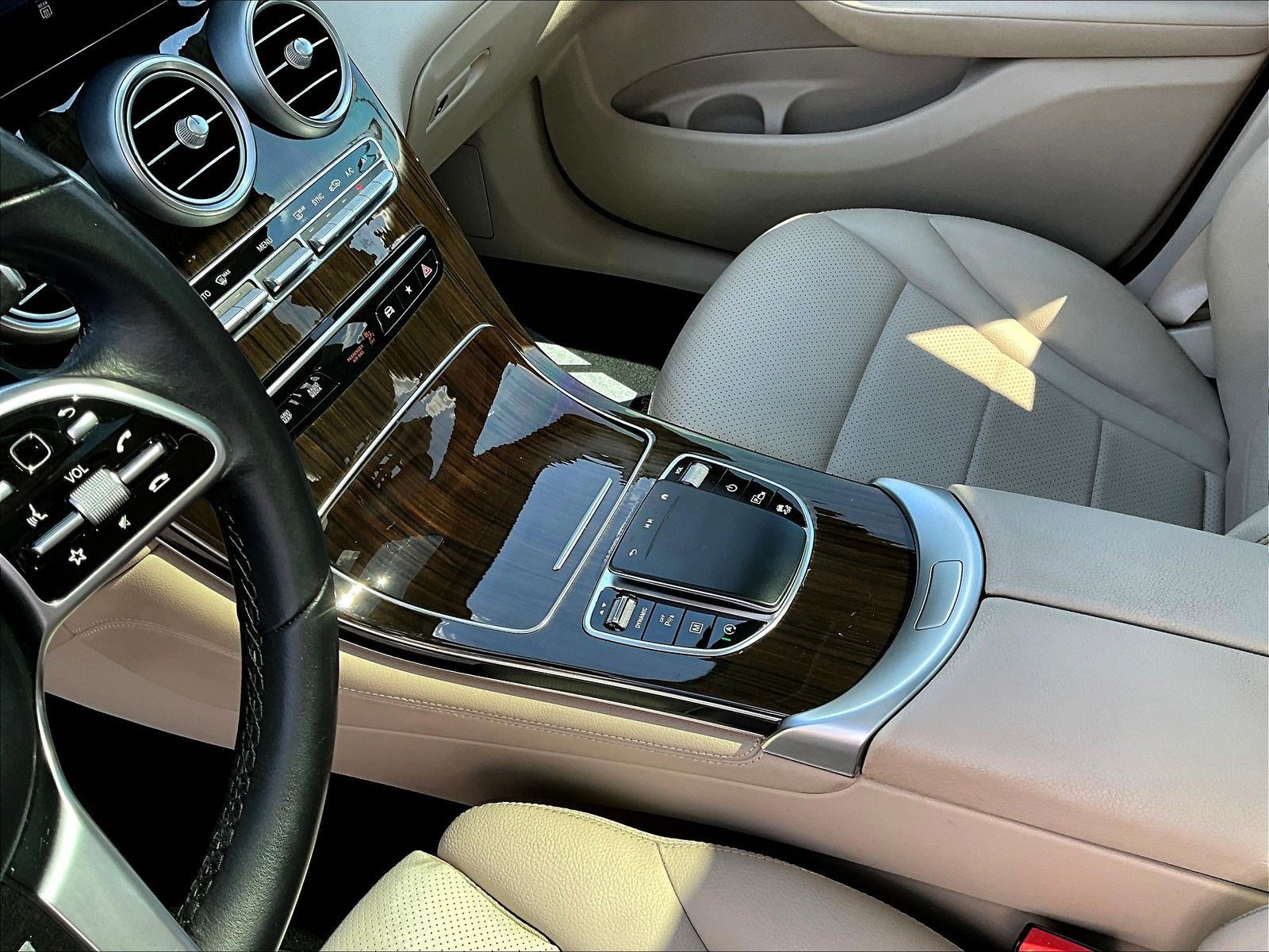 Used 2021 Mercedes-Benz GLC 300 4MATIC w/ Premium Package image 18
