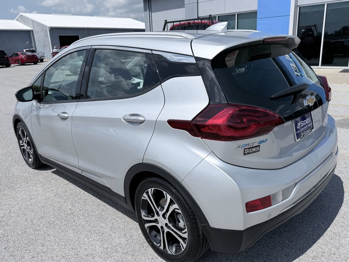 Used 2019 Chevrolet Bolt Premier w/ Infotainment Package FWD image 8