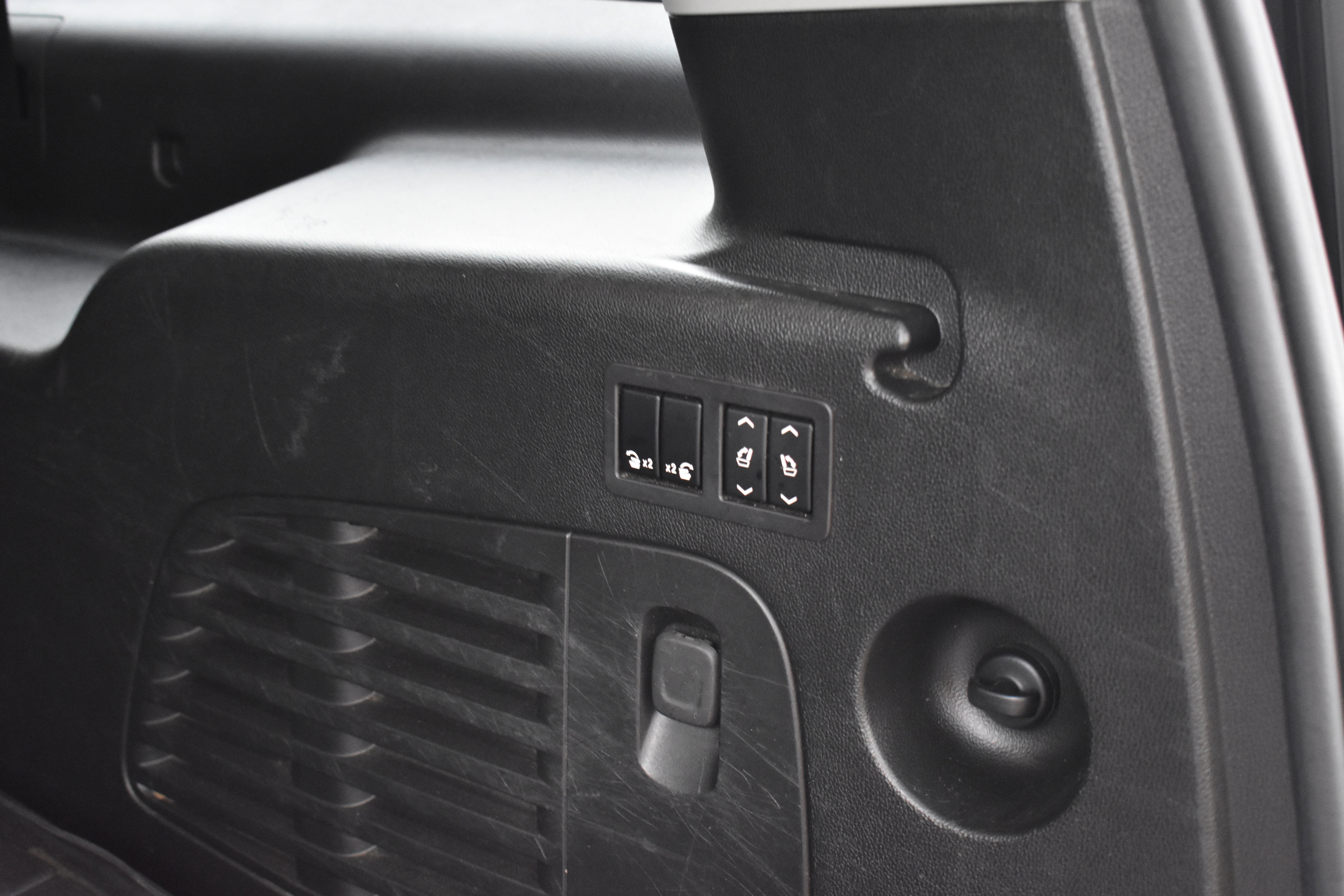 Used 2019 GMC Yukon XL SLT w/ Open Road Package image 35