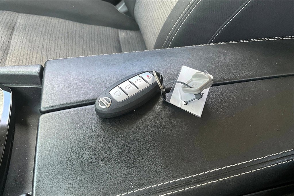 Used 2021 Nissan Rogue SV image 10