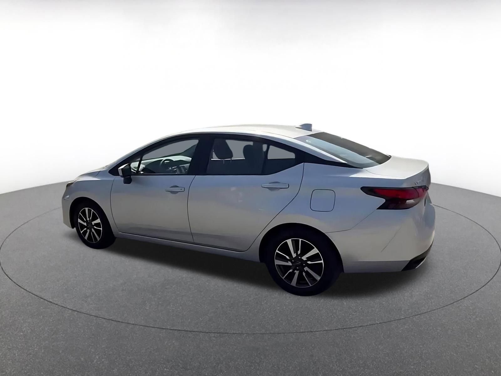 Used 2025 Nissan Versa SV FWD image 10