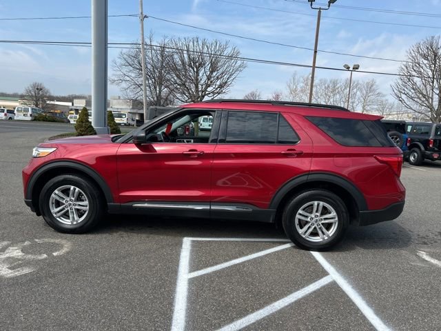 Used 2023 Ford Explorer XLT AWD/4WD image 4